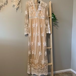 Beautiful Lace Maxi Dress Size Small
